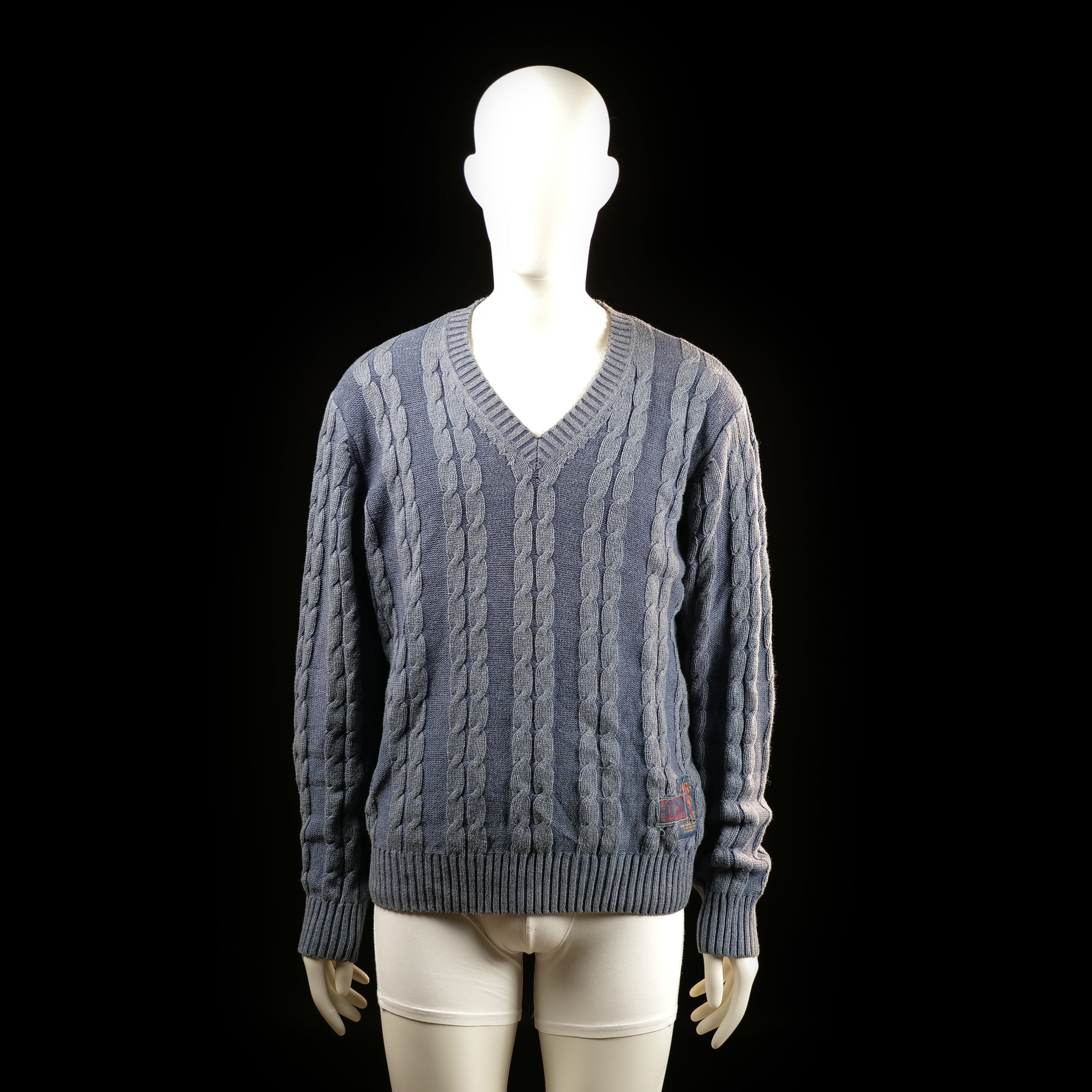 Gant - Sweater - Gray - Size L - Cable-knit V-neck sweater with ribbed cuffs and hem. Features a small patch near the bottom hem on the left side.