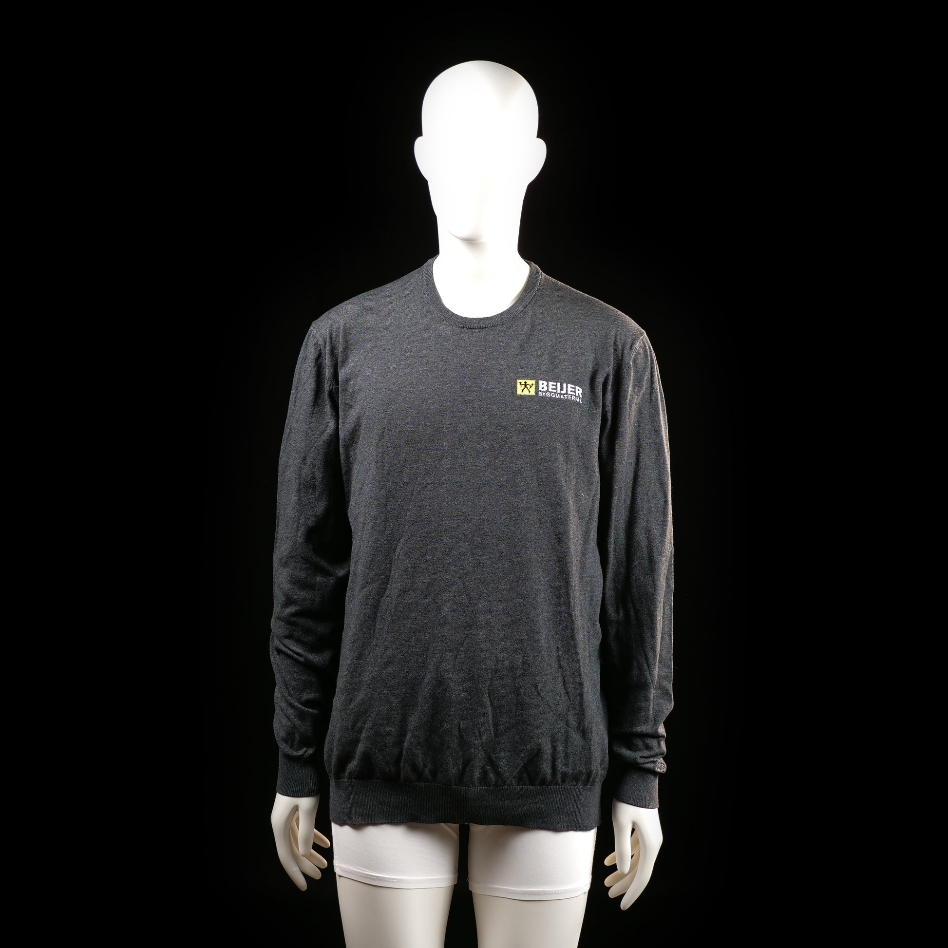 Cutter & Buck - Sweatshirt - Charcoal - Size XL - Long-sleeve top featuring ribbed cuffs and hem with a small logo print on the left chest. The fabric is solid with a visible dark heathered texture.