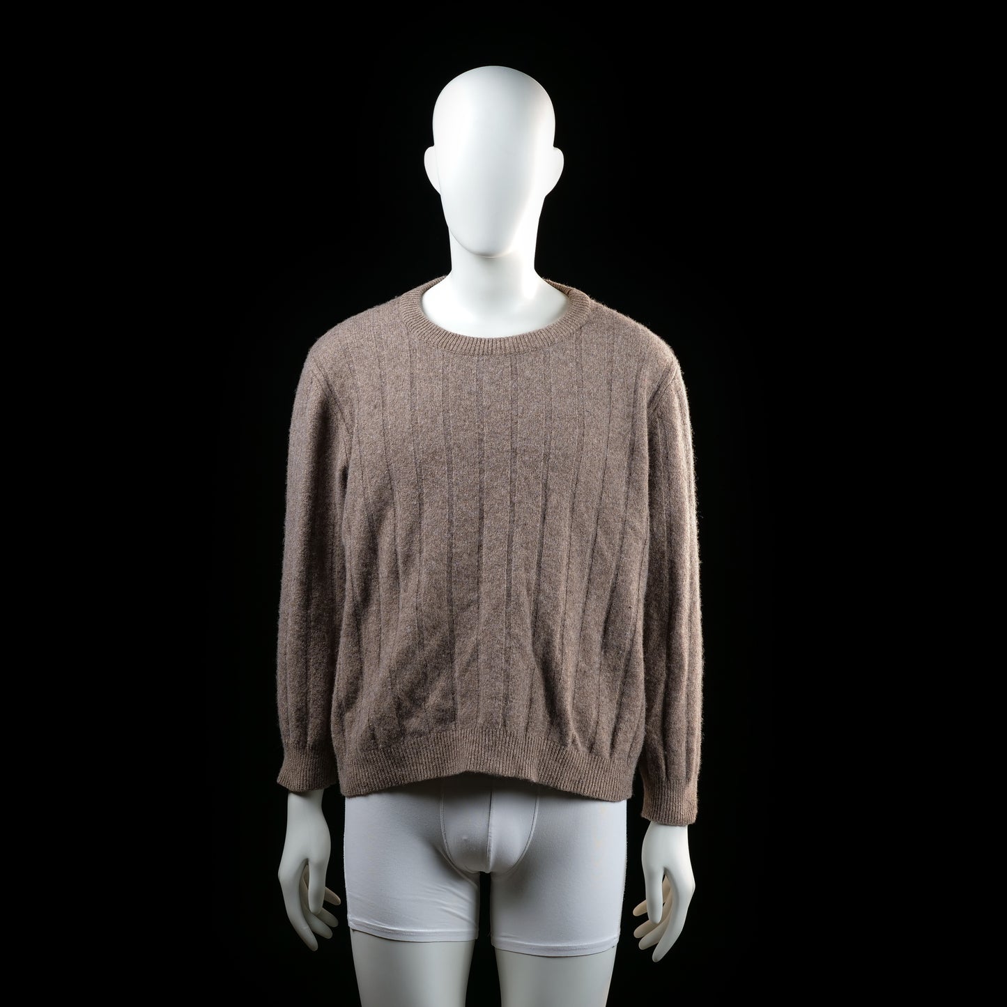 Dressmann - Sweater - Taupe - Size XL - Long-sleeve sweater with vertical ribbed knit texture and a crew neckline. Features ribbed cuffs and hem.