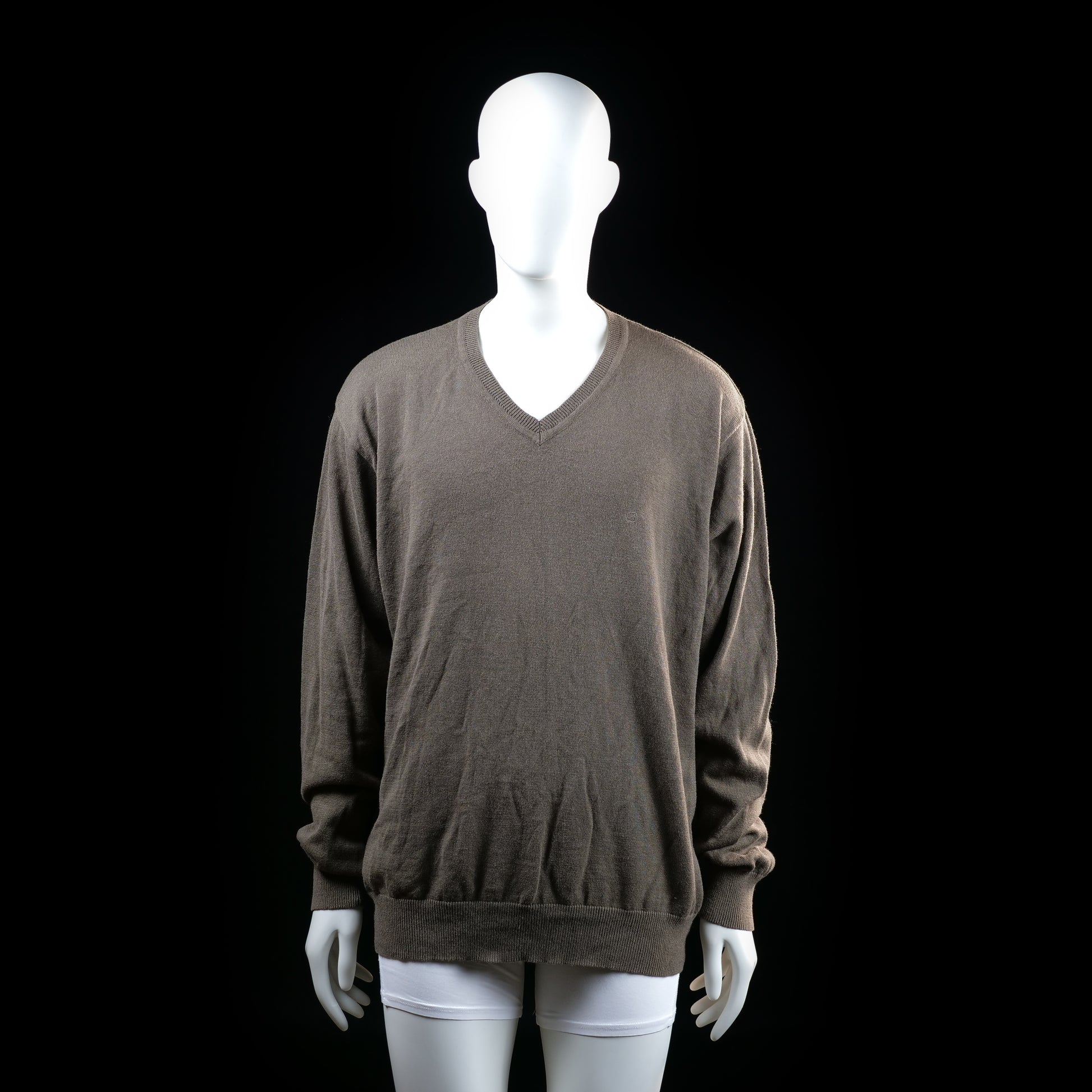 Redgreen - Sweater - Taupe - Size XXL - Long-sleeve knit sweater with a V-neckline and ribbed cuffs and hem. Solid color with no visible patterns or embellishments.