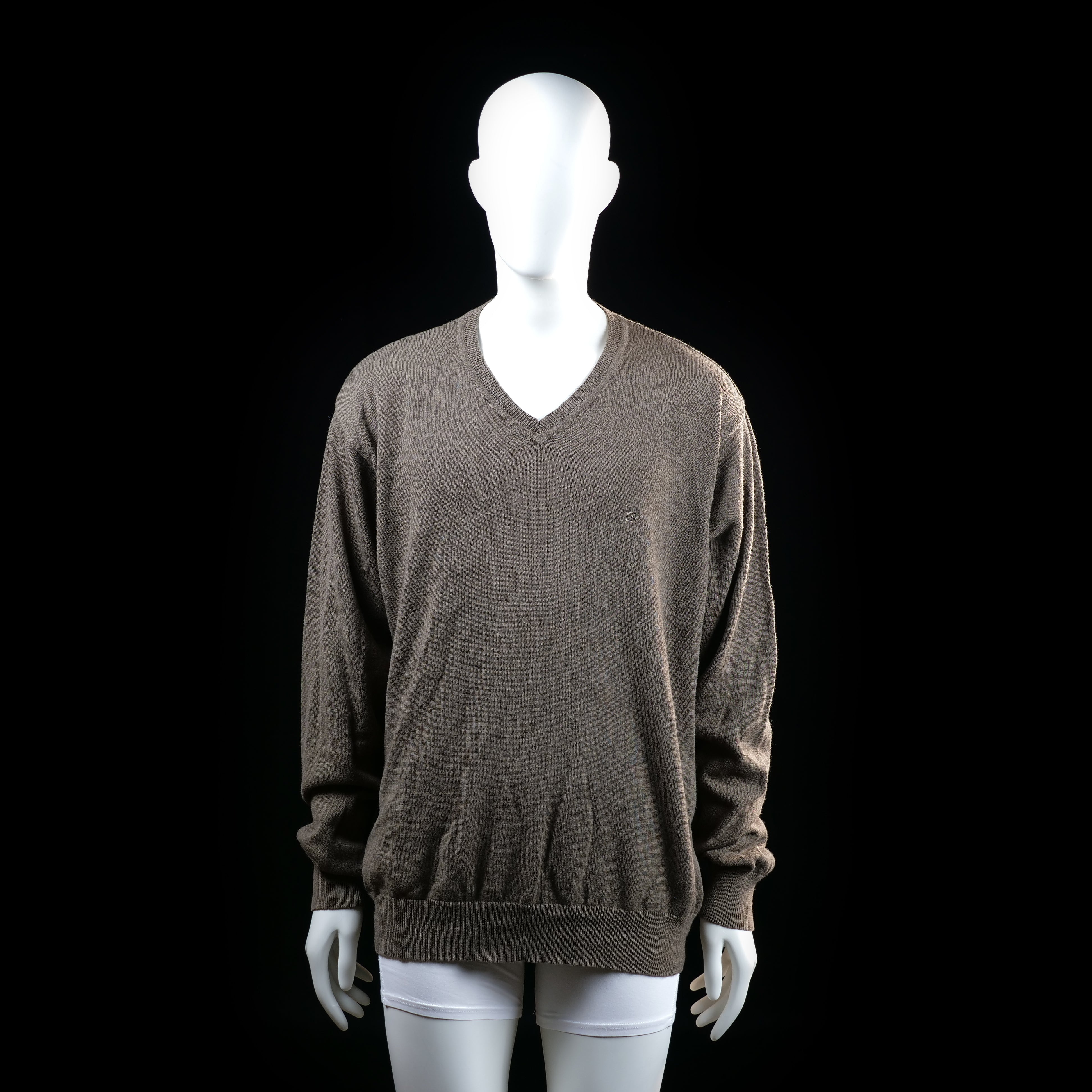 Redgreen - Sweater - Taupe - Size XXL - Long-sleeve knit sweater with a V-neckline and ribbed cuffs and hem. Solid color with no visible patterns or embellishments.