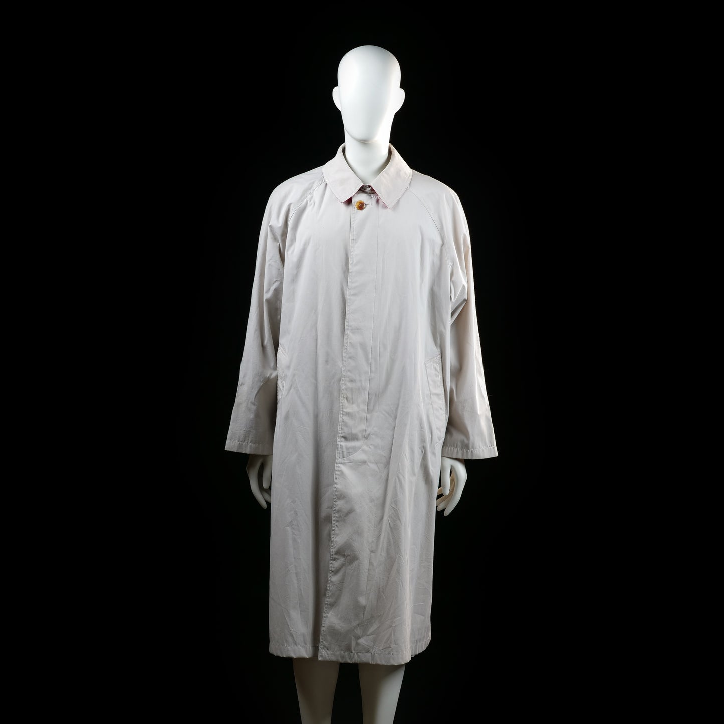 Florentino - Rain coat - Ivory - Size M - Long coat with a single visible top button and hidden front placket. Features a classic pointed collar, side pockets, and button-tab cuffs.