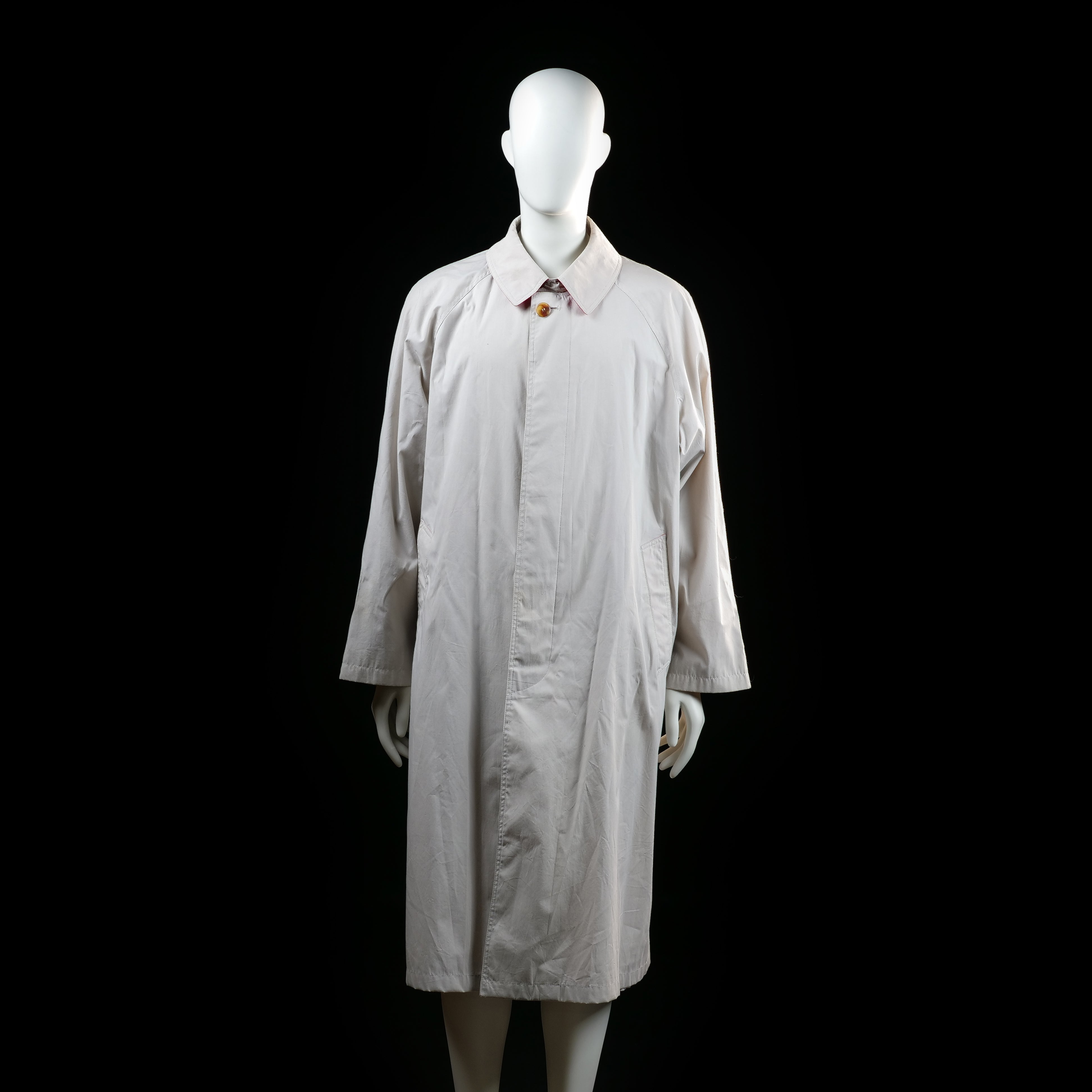 Florentino - Rain coat - Ivory - Size M - Long coat with a single visible top button and hidden front placket. Features a classic pointed collar, side pockets, and button-tab cuffs.