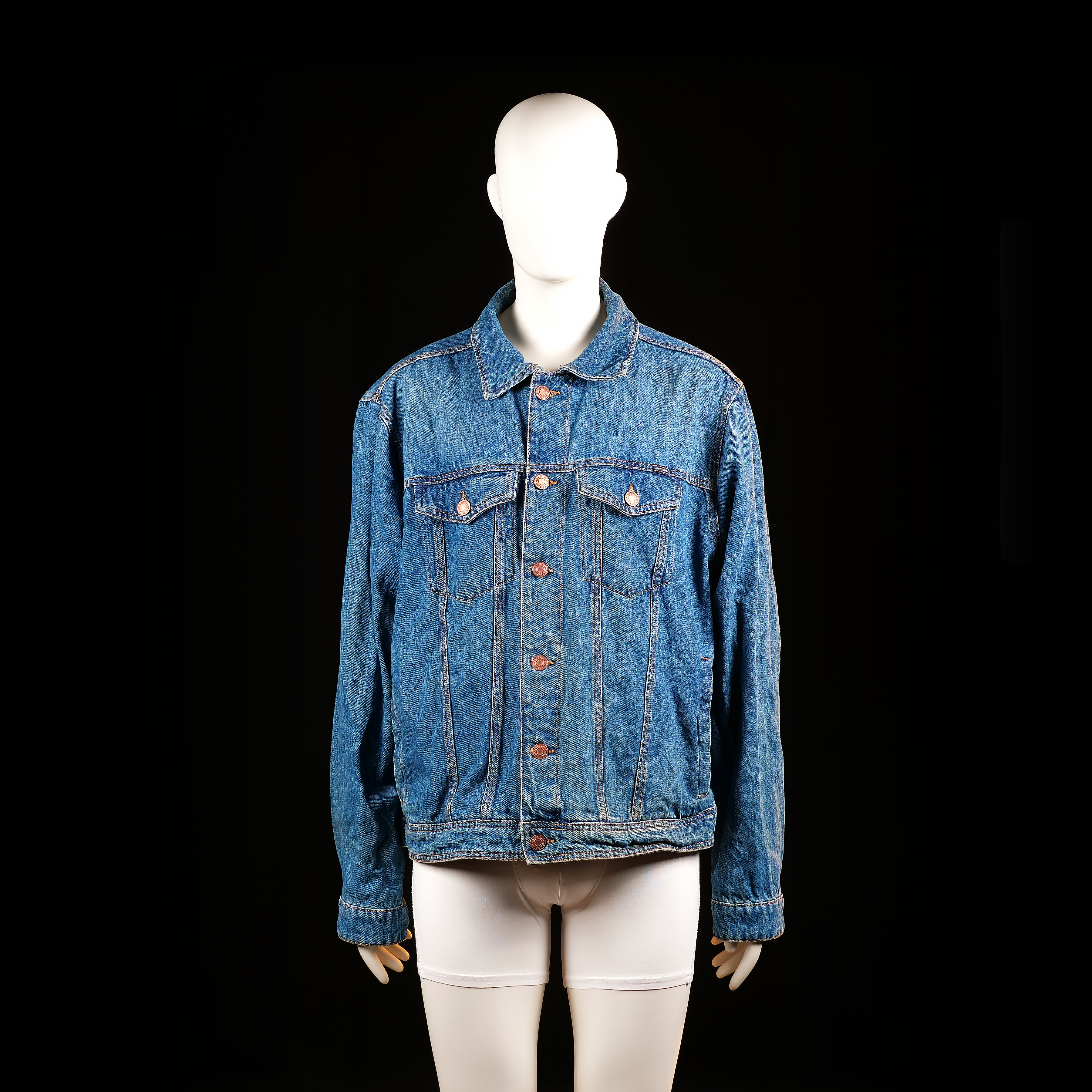C&A - Denim jacket - Denim Blue - Size XXL - Classic button-up jacket with metal buttons and pointed flap chest pockets. Features vertical seams on front and back and buttoned cuffs.