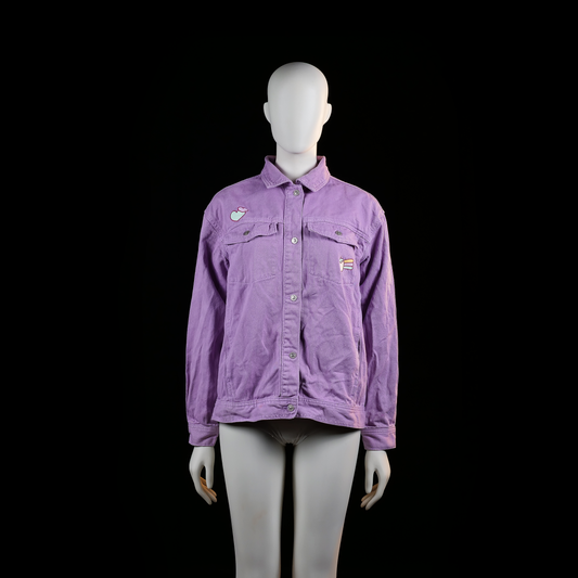 Reserved - Trucker jacket - Lavender - Size 158 - Light purple button-up jacket with front chest flap pockets and cartoon-style cat illustration on the back with the word "Vibin'". Embellished with small graphic patches on the front chest.